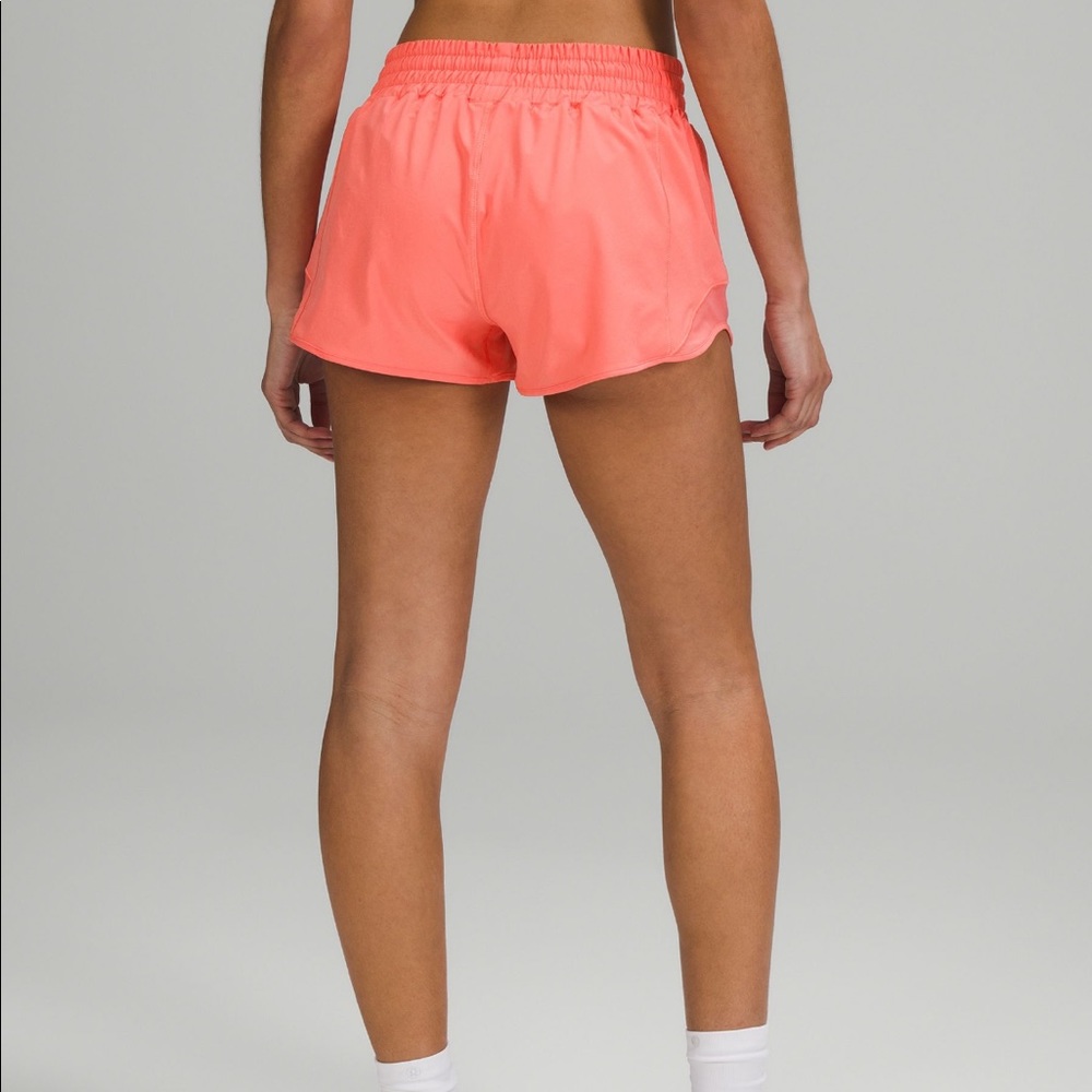 Lululemon Hotty Hot High-Rise Lined Short 2.5” - Picture 3 of 4